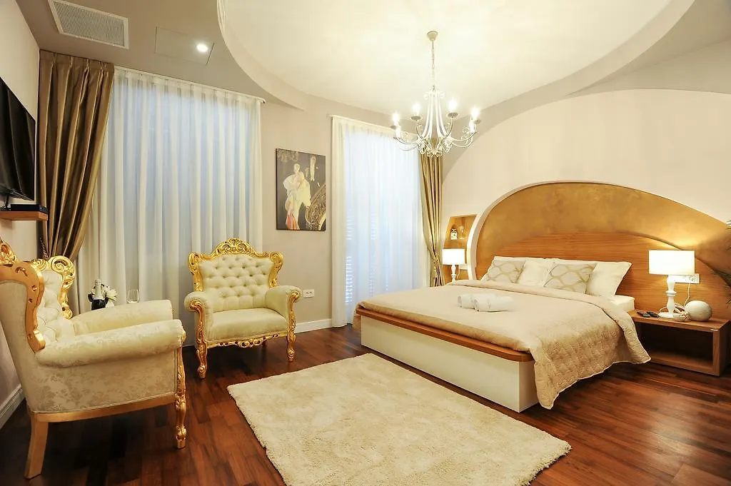 Silver & Gold Luxury Rooms location